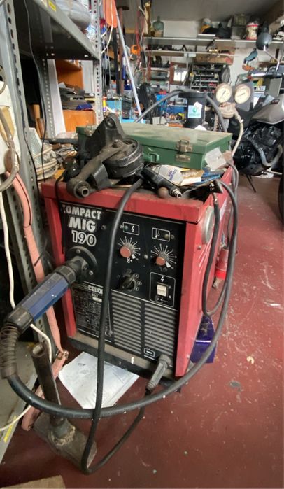 Máquina de soldar trifásica Cebora