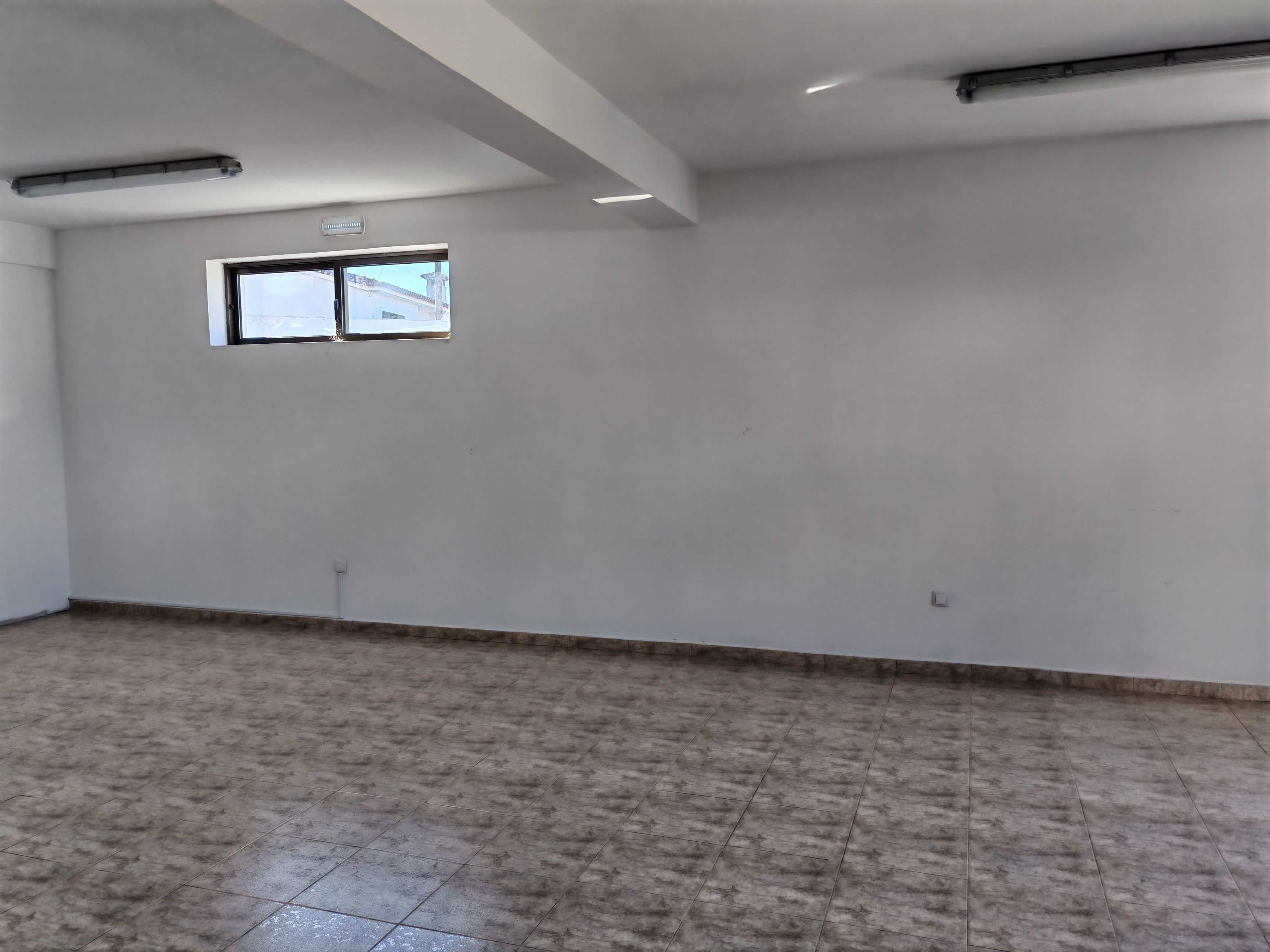 Alugo armazém 125mts