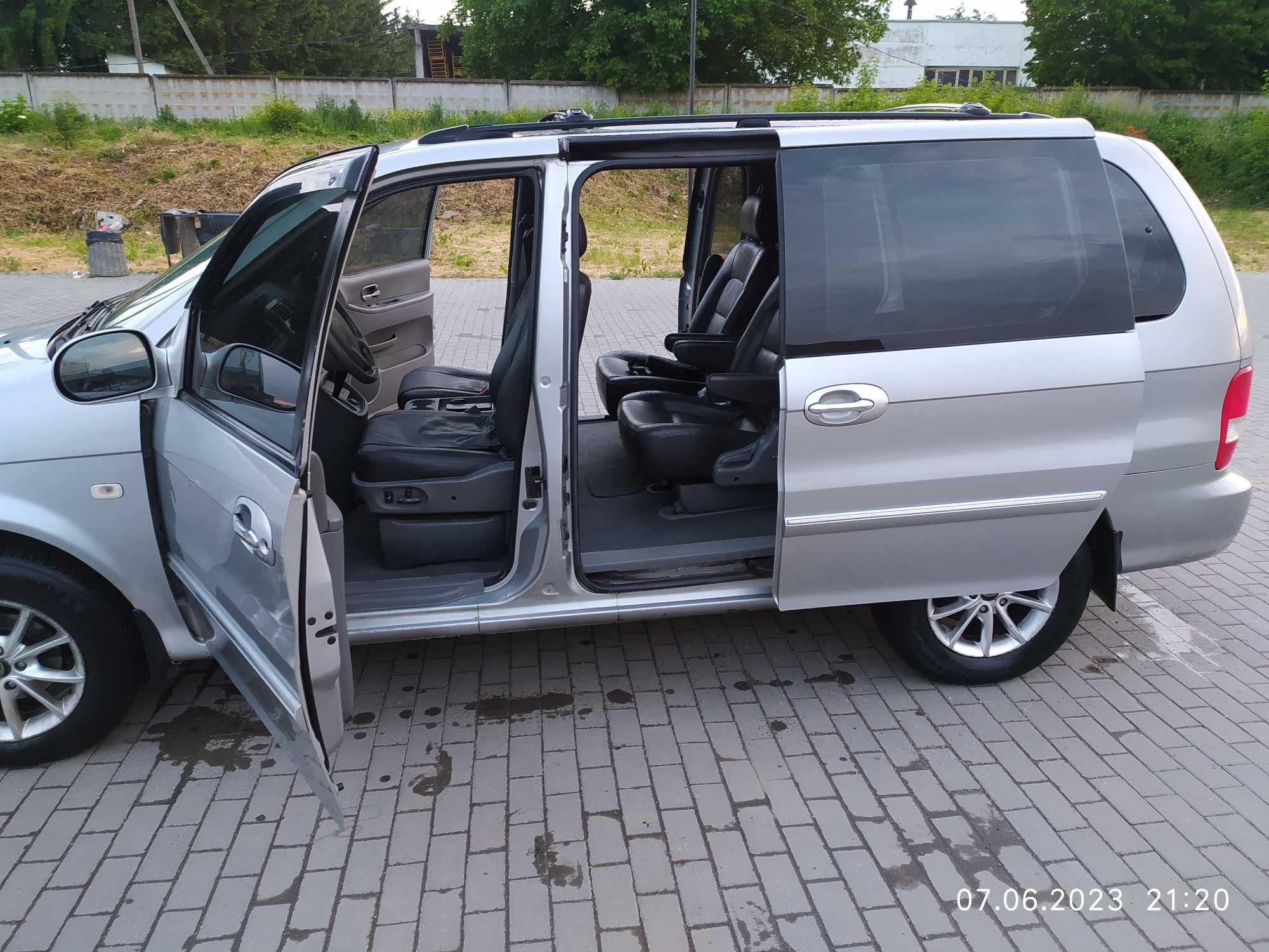 Продам Kia Carnival