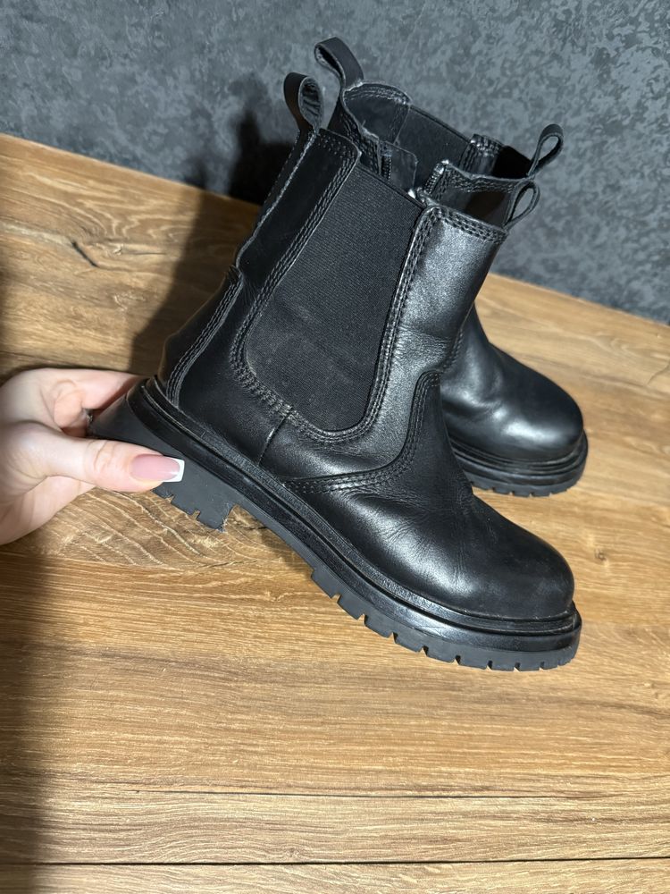 Шкіряні чоботи zara