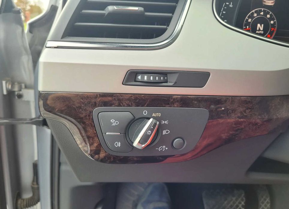 Audi Q7 Premium Plus 2019 року