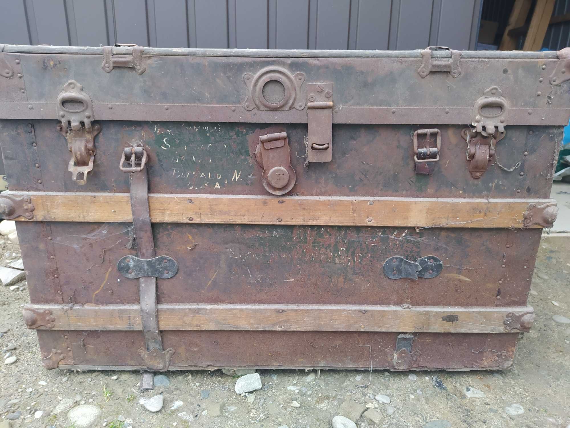Stary kufer skrzynia