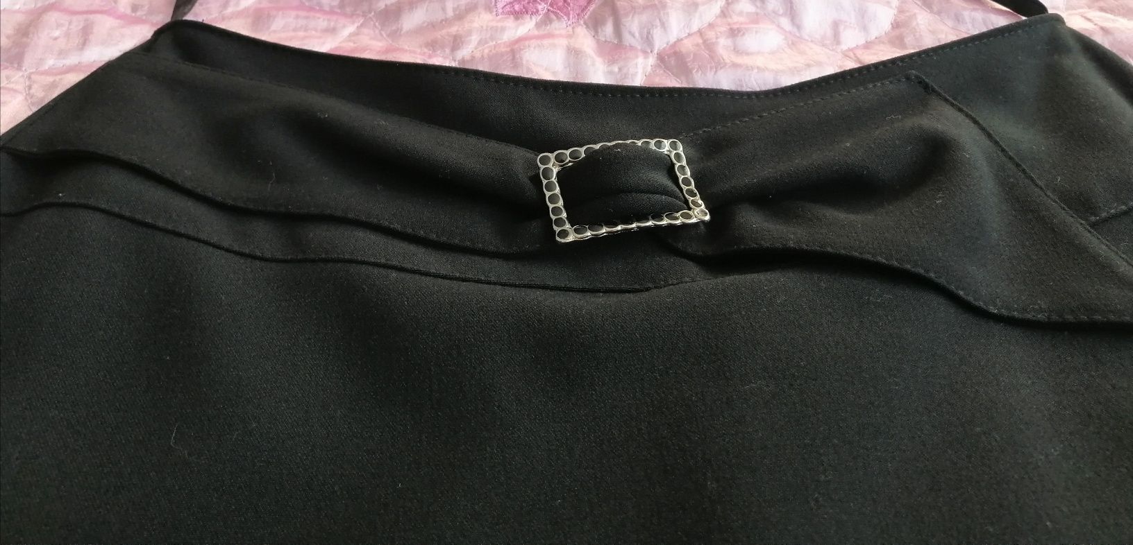 Czarna spódnica na podszewce w rozmiarze 36