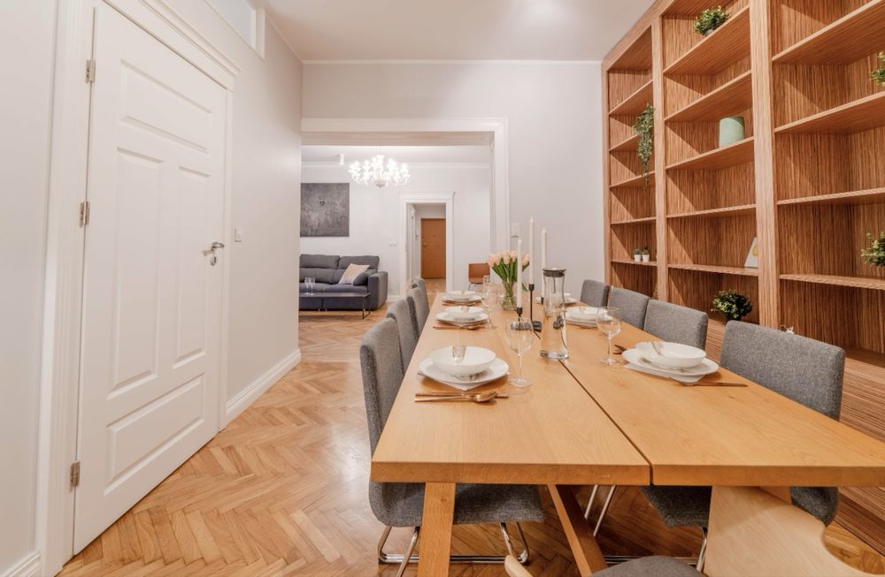Apartament na Rynku –110m2- 4 pokoje, 6 łóżek, 2 balkony – max 12 osób