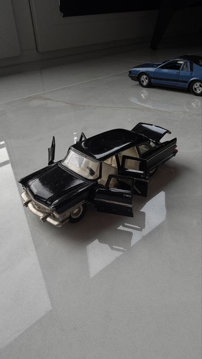 GAZ 13 CZAJKA model 1:43