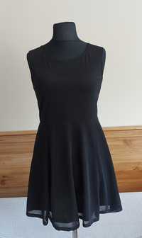 Rozkloszowana czarna sukienka, M
