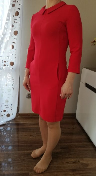 Sprzedam czerwoną sukienkę.
