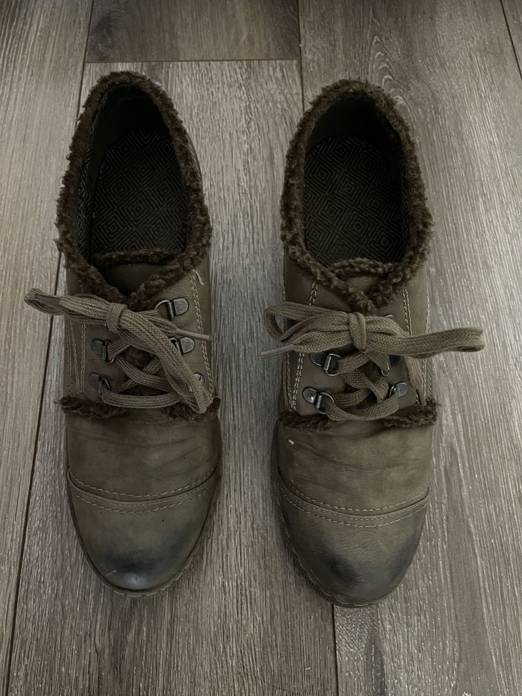 Buty/botki na obcasie