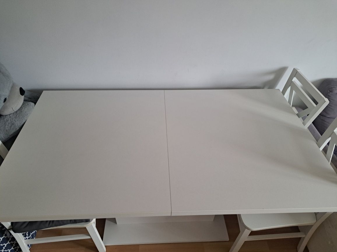 Sprzedam biały stół, rozkladany na kolumnie