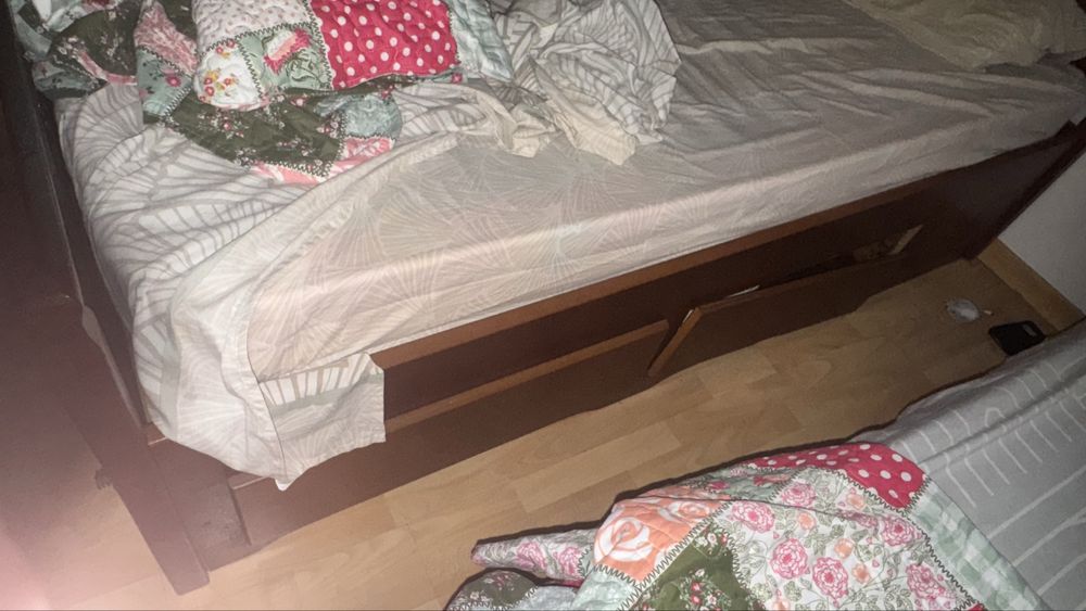 Vendo cama de solteiro 190X100
