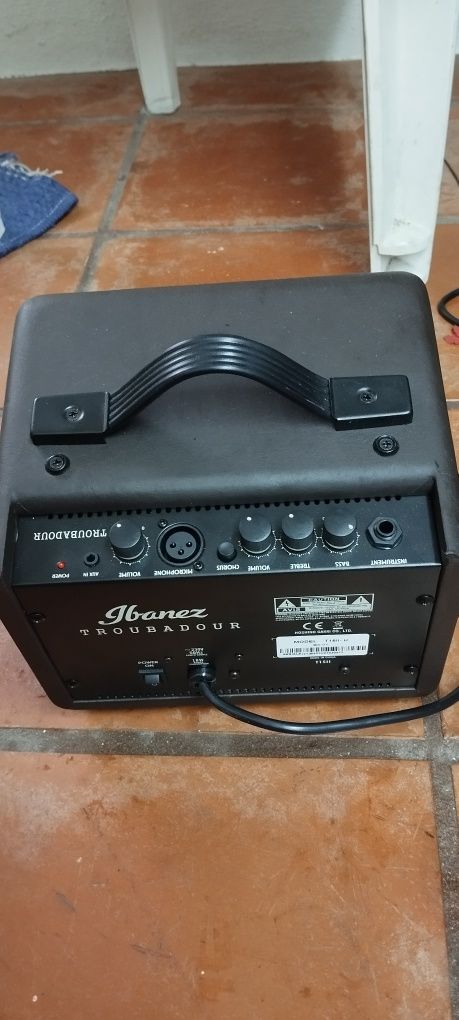 Amplificador ibanez Troubadour