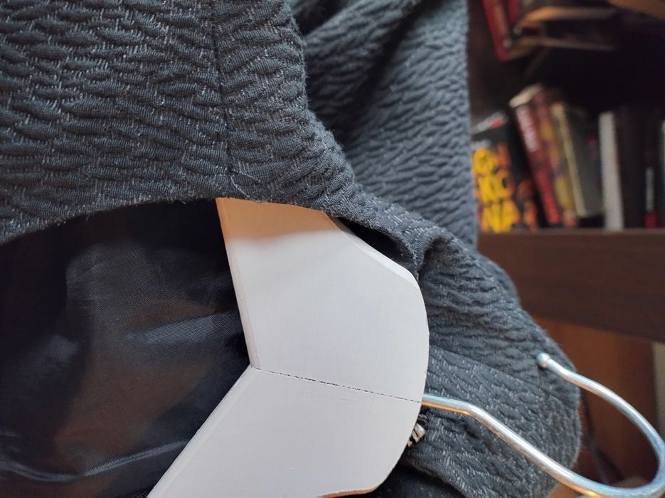 Simple sukienka 34 czarna tłoczony wzór