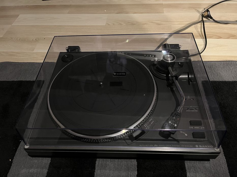 Gramofon Sanyo TP 1010UM VM95E