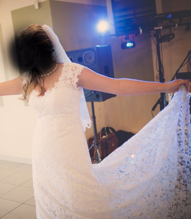 Sukienka ślubna z gipiury romantyczna