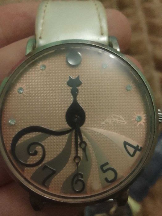 Продаю 2 наручных часов в нерабочем состоянии