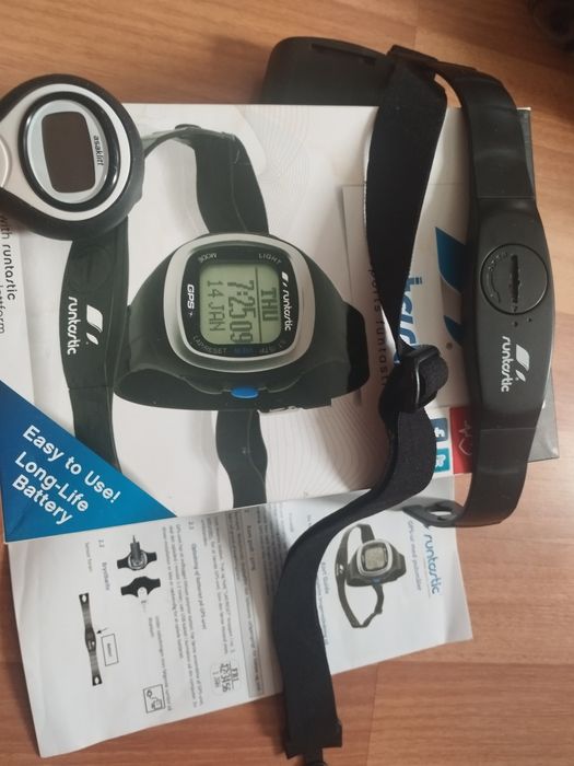 Фитнес браслет Garmin vivofit, датчик с gps Runtastic и шагомер