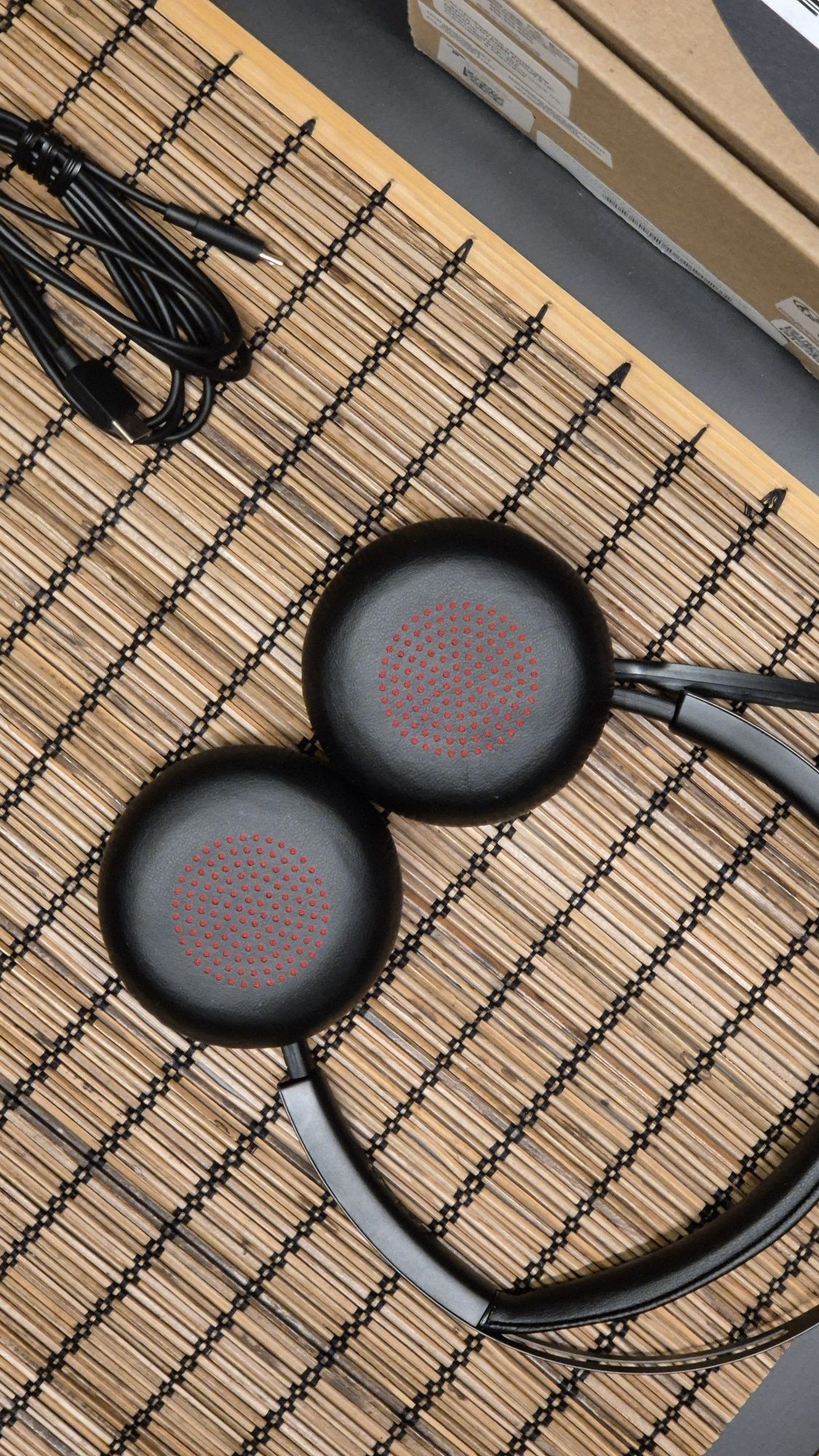 Słuchawki Poly Voyager Focus 2 M C + stacja ładowania GWARANCJA