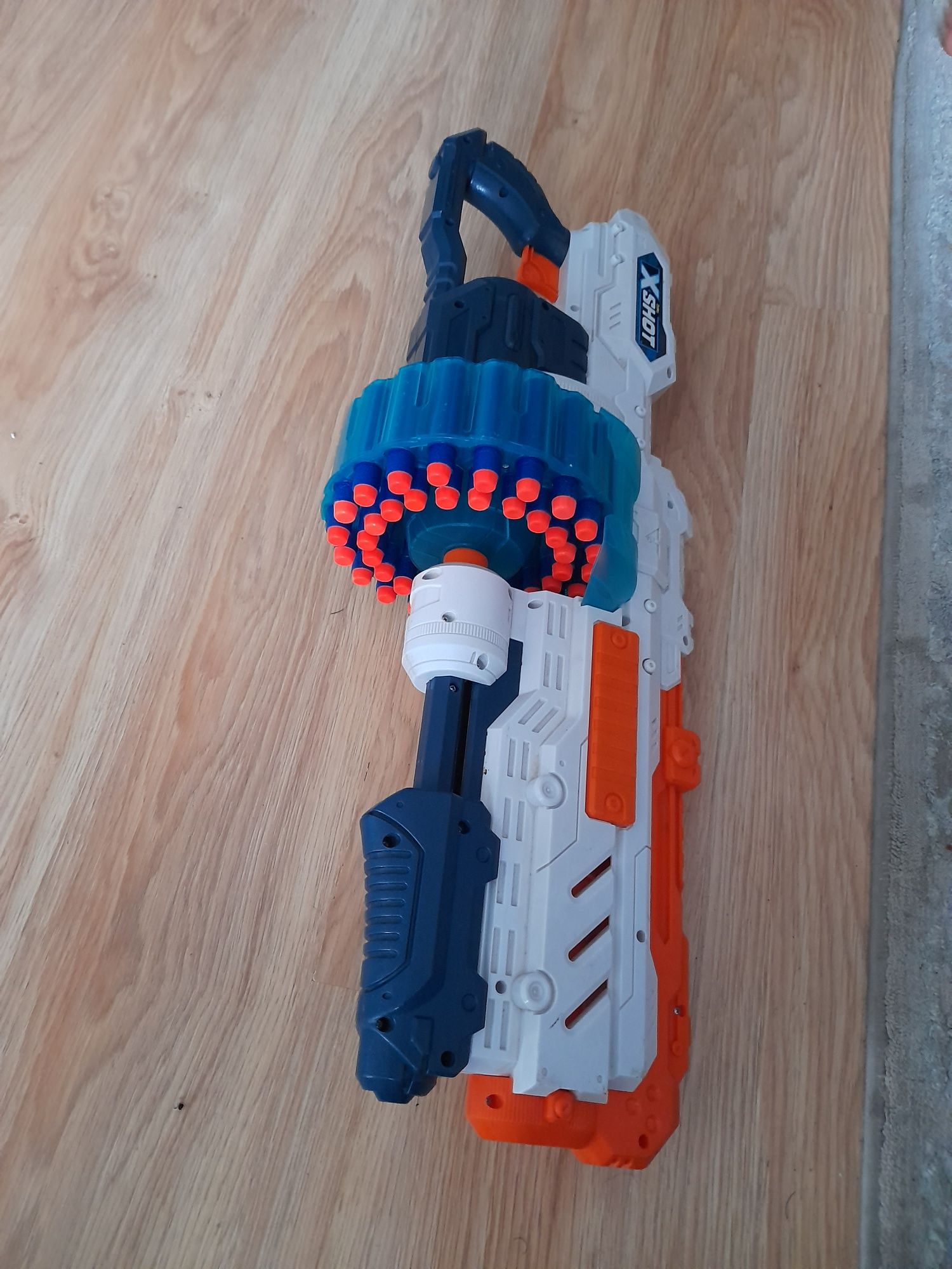 Spszedam  pistolet  xshot  jak nowy  tak jest sprawny tylko niedzial