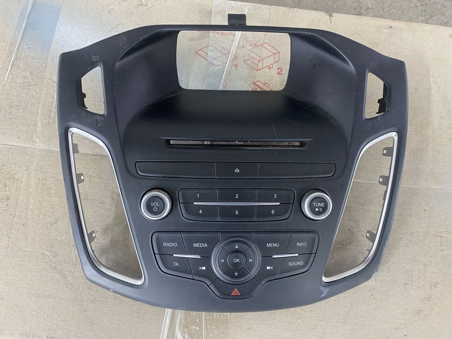 Центральні консолі на Ford Focus 3