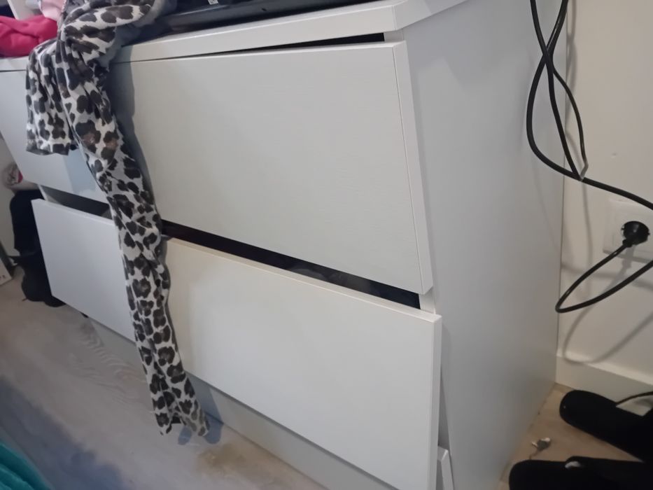 Cama, movel e mesas de cabeceira