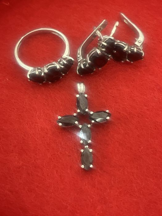 Набор серебрянный с черного граната