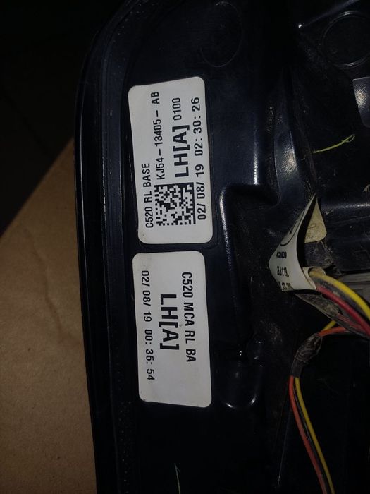 Фара задня Ford Kuga Escape 16-19 г задній фонарь з жовтим эскейп куг