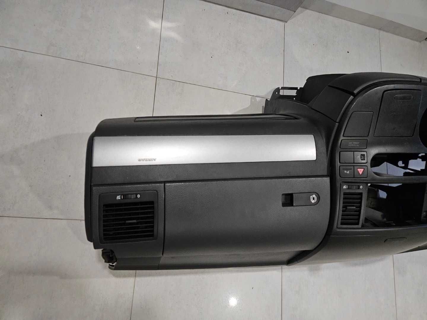 Części Deska rozdzielcza Kokpit VW T5 Multivan