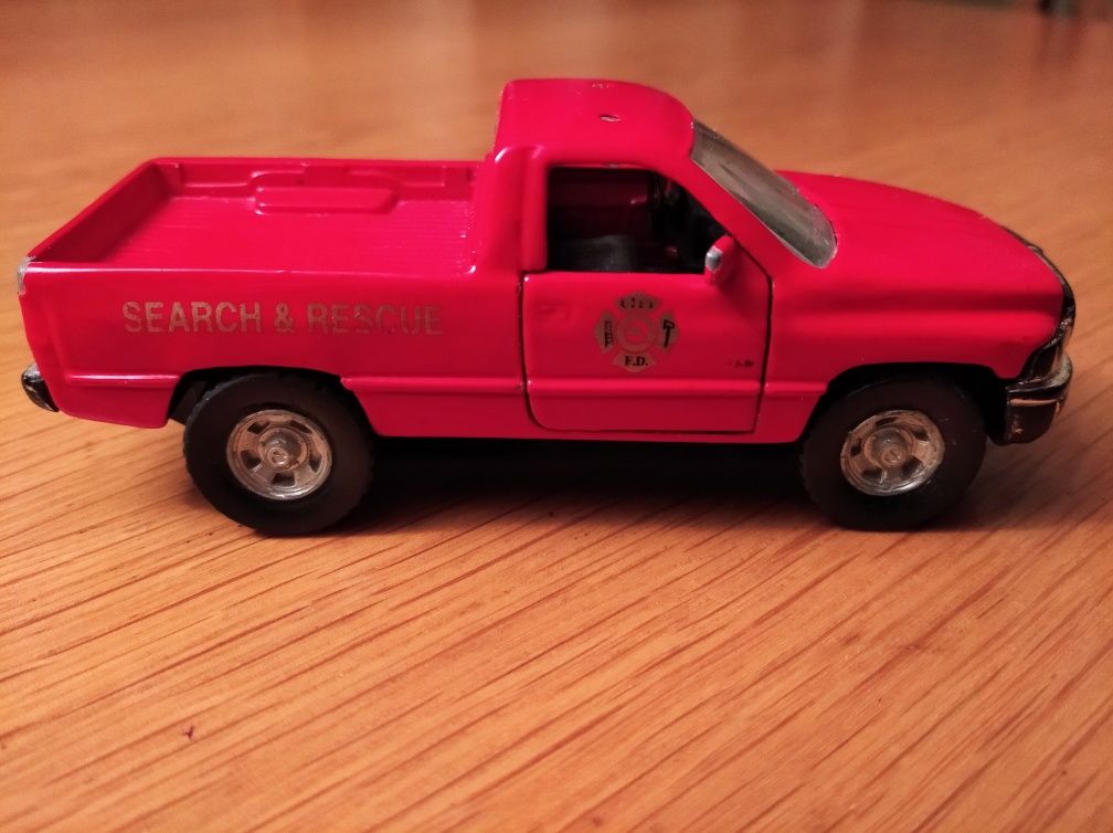 Масштабная (1:46) модель Dodge Ram (Maisto) 10,5 см