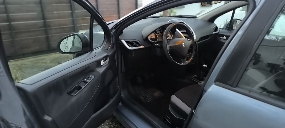 OTIMA OPORTUNIDADE - Peugeot 207 1.4 16 V