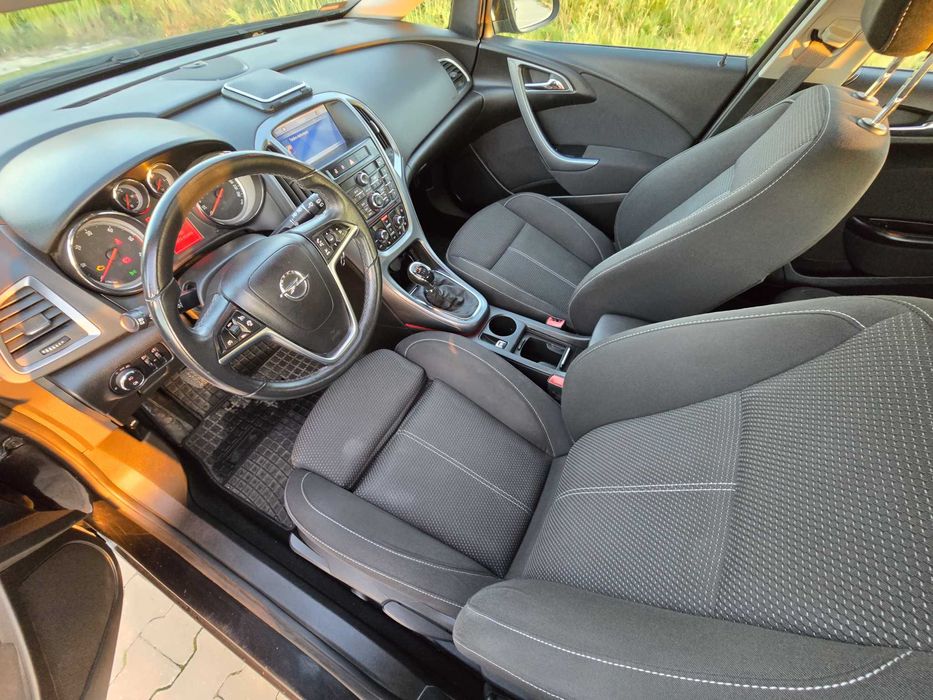 Opel Astra J Sport Tourer 2013 1.7 131 km 166.000