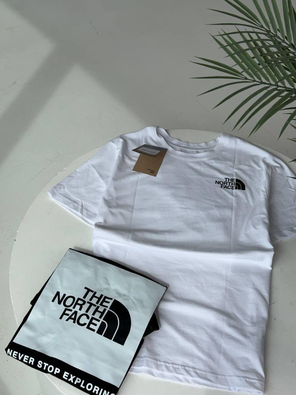 Продам оригінальну футболку TNF
