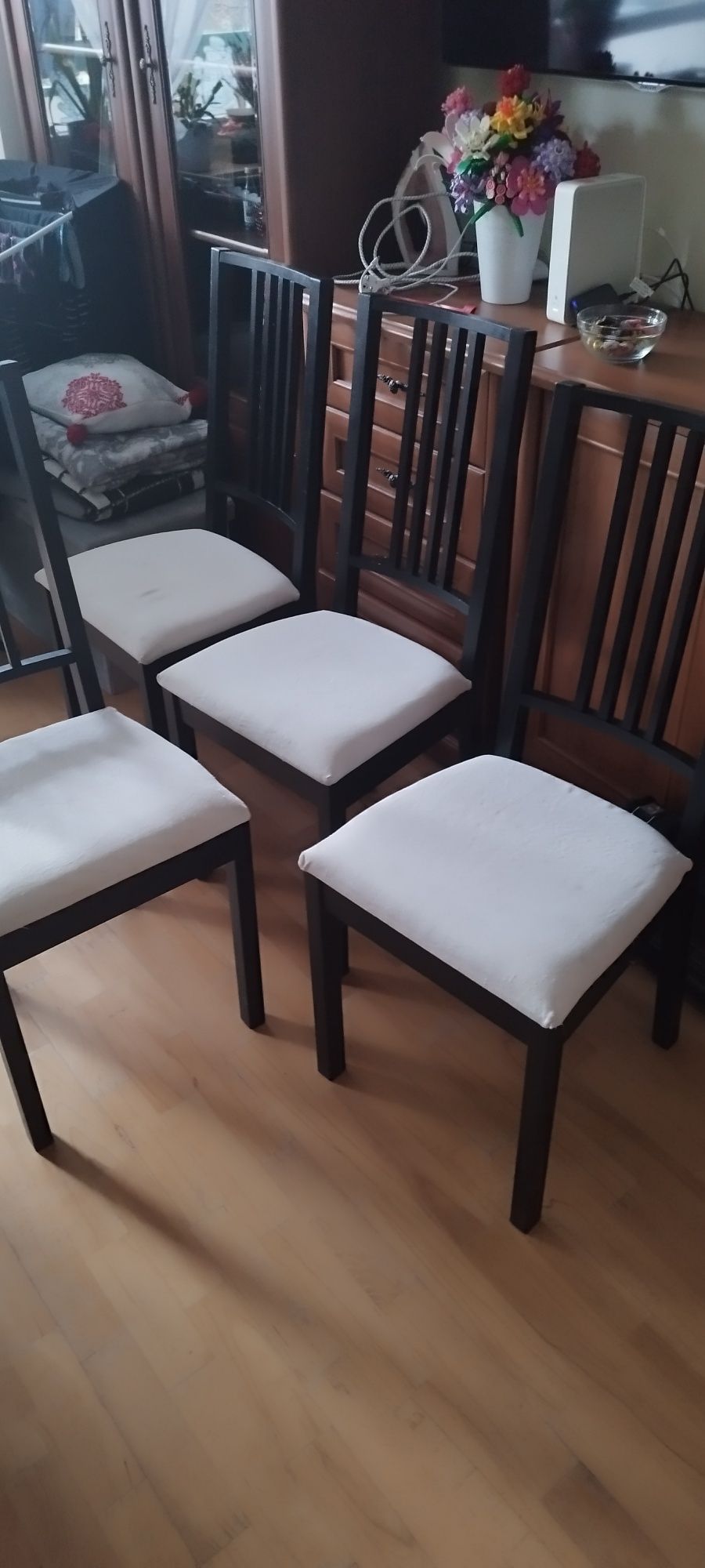 4 krzesła krzesło w dobrym stanie