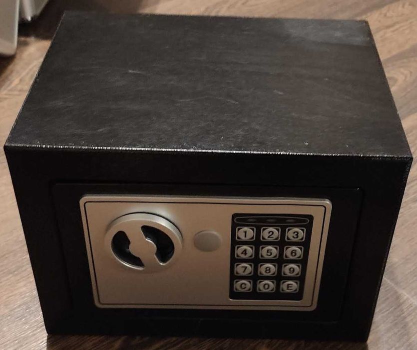 Sejf Kasetka Skrytka Na Zamek Klucz Solidny Mocny Domowy Metal Ścienny