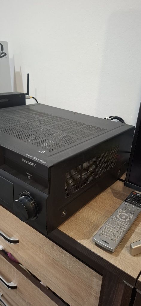 Amplituner RX v 1073