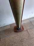 Candeeiro com base em madeira
