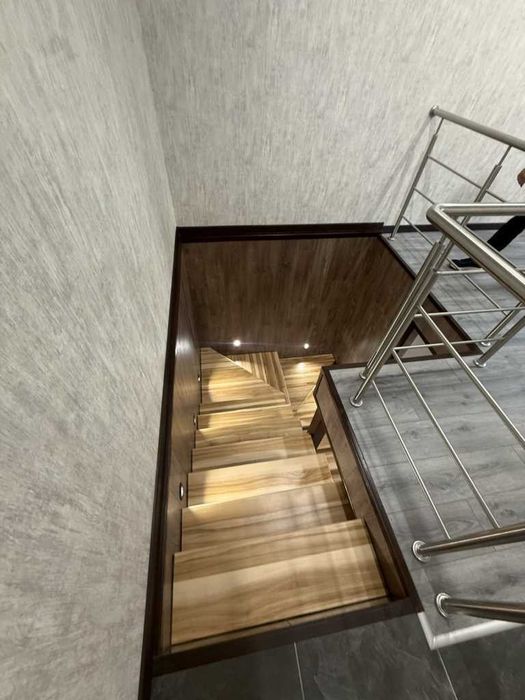 Дворівнева 2к квартира 72м2, поверх 1/5, з меблями та технікою, Центр