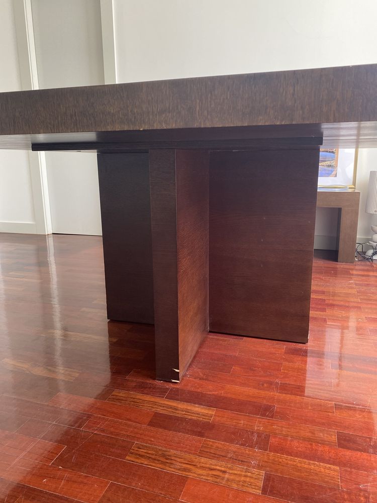 Mesa em madeira maciça
