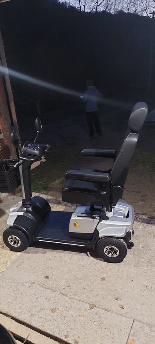 Електроскутер мотоцикл зі зручним кріслом електричний скутер візок