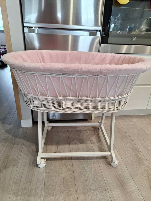 Kosz mojżesza na kółkach