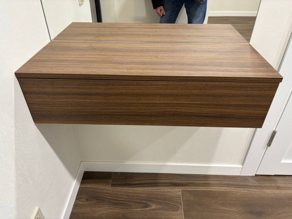 Навісна полиця тумба / навісний туалетний столик