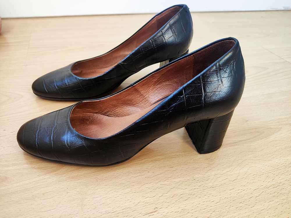 Sapatos de pele, pretos, da Anne Weyburn