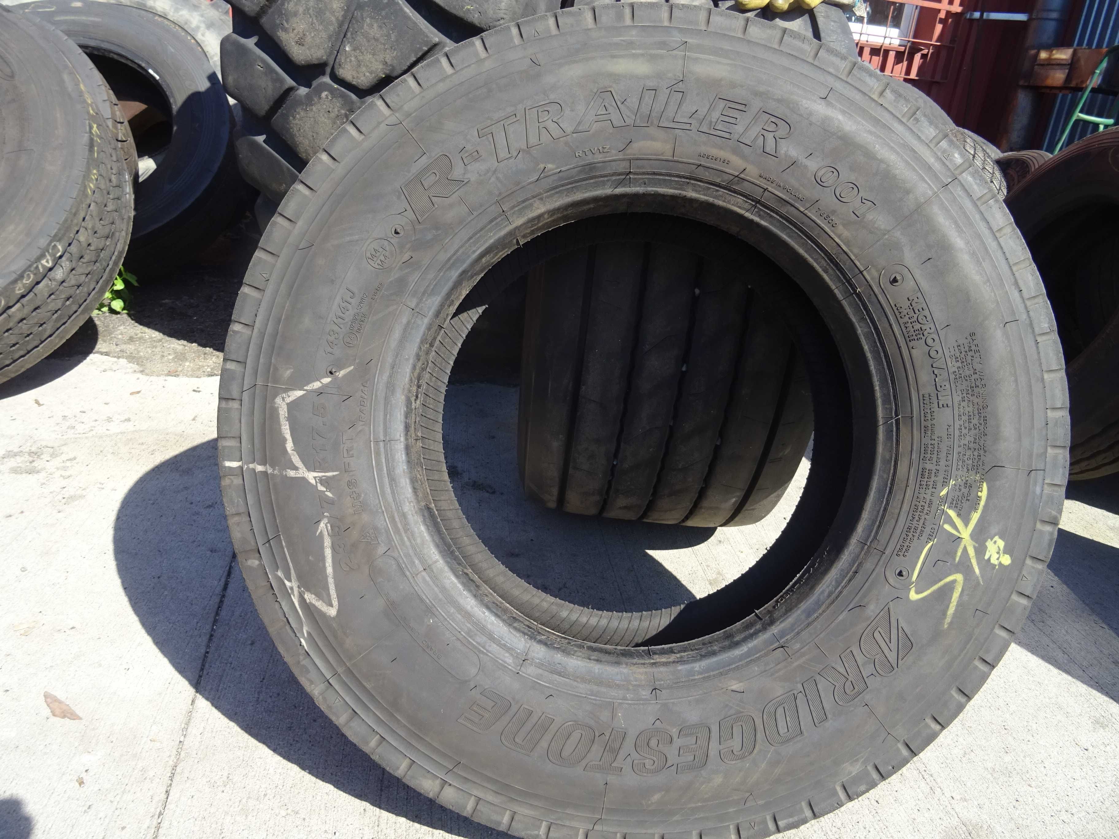 opona 235/75R17.5 Bridgestone R-Trailer 001 (520 netto)