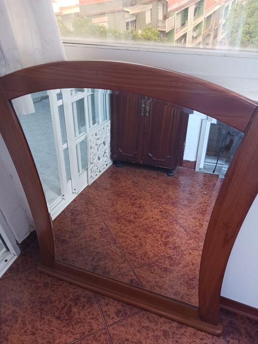 Espelho com moldura em pinho mel