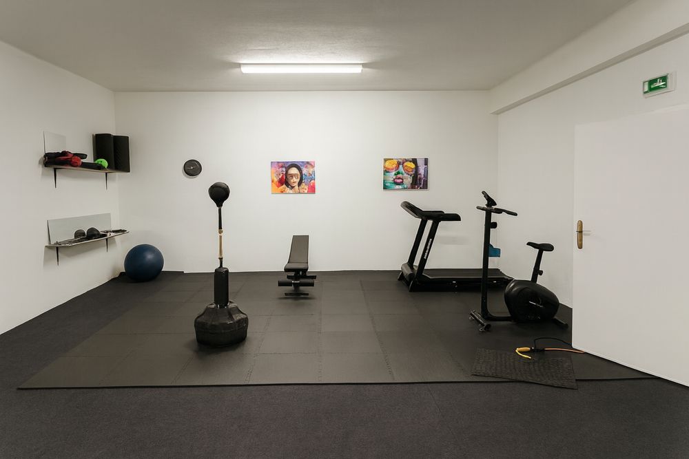Espaço Comercial/Armazém com Garagem e Apoio Privado – Oportunidade!