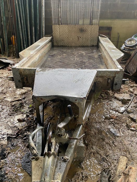 Vendo reboque em bom estado , com rampa metálica e rodado duplo.