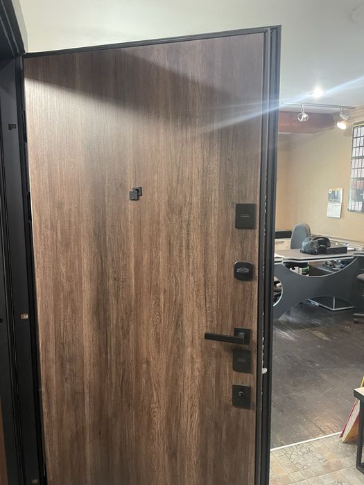 Двері розпродаж великі знижки