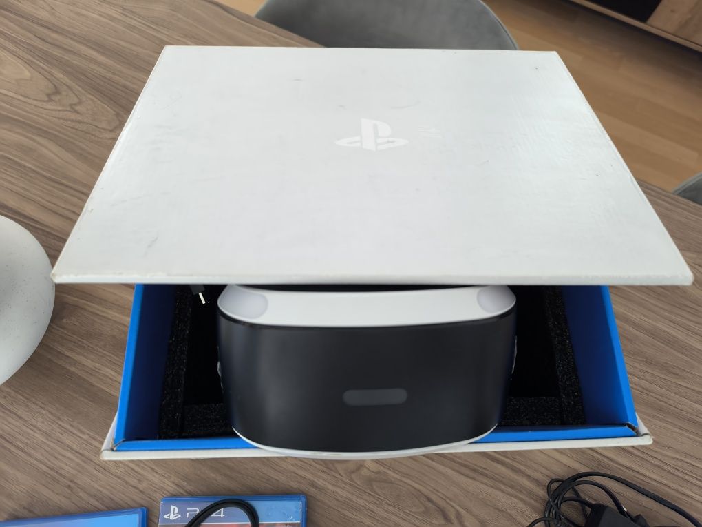 Playstation 4 Slim 500Gb + Óculos VR1 + 2 Comandos + 2 Move