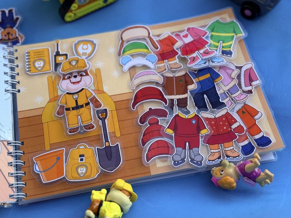 Альбом на липучках “Зимова місія” – Щенячий Патруль!