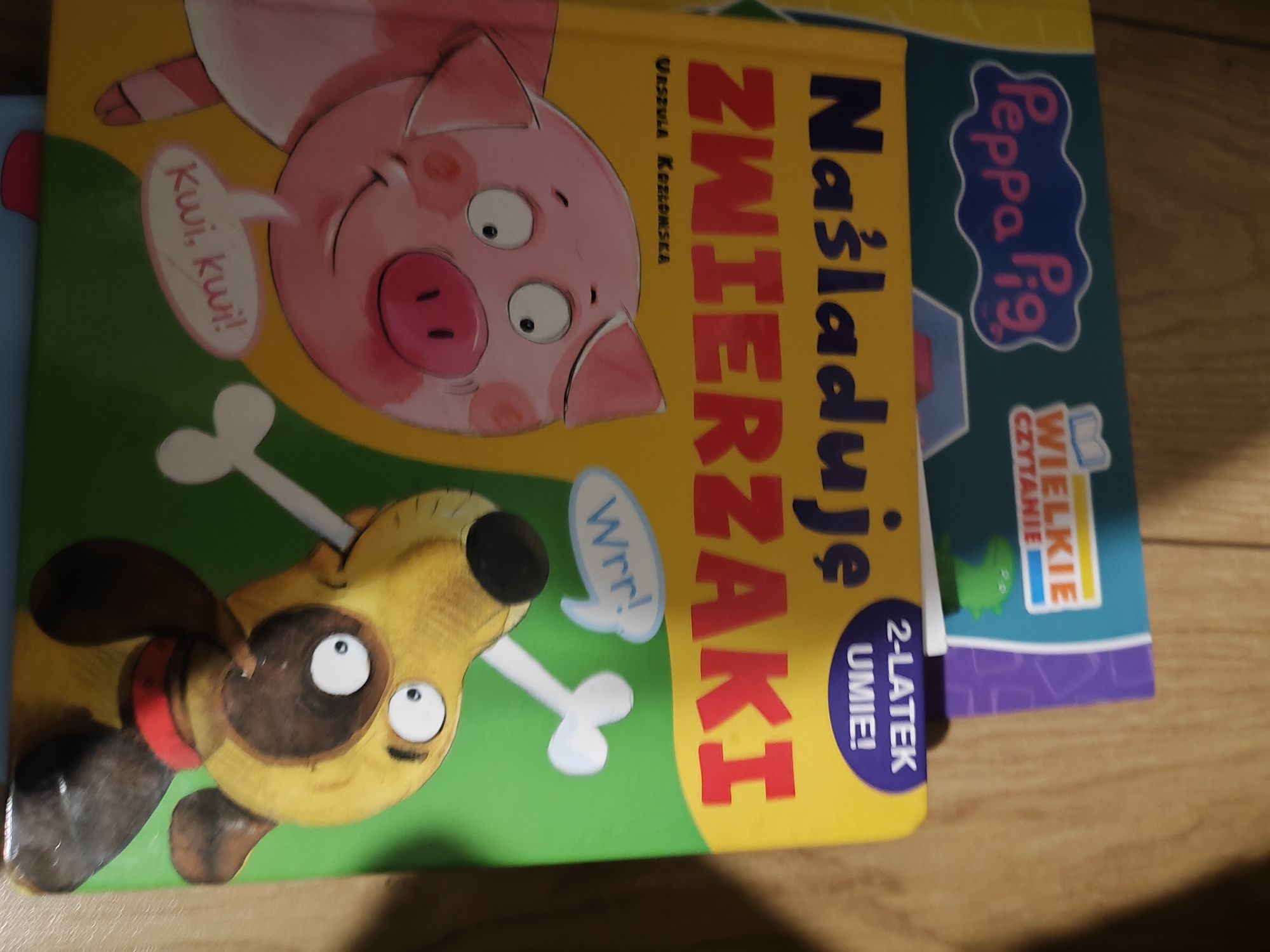 Książka Peppa świnka zakątki dwie siostry naśladuje zwierzątka dwa lat