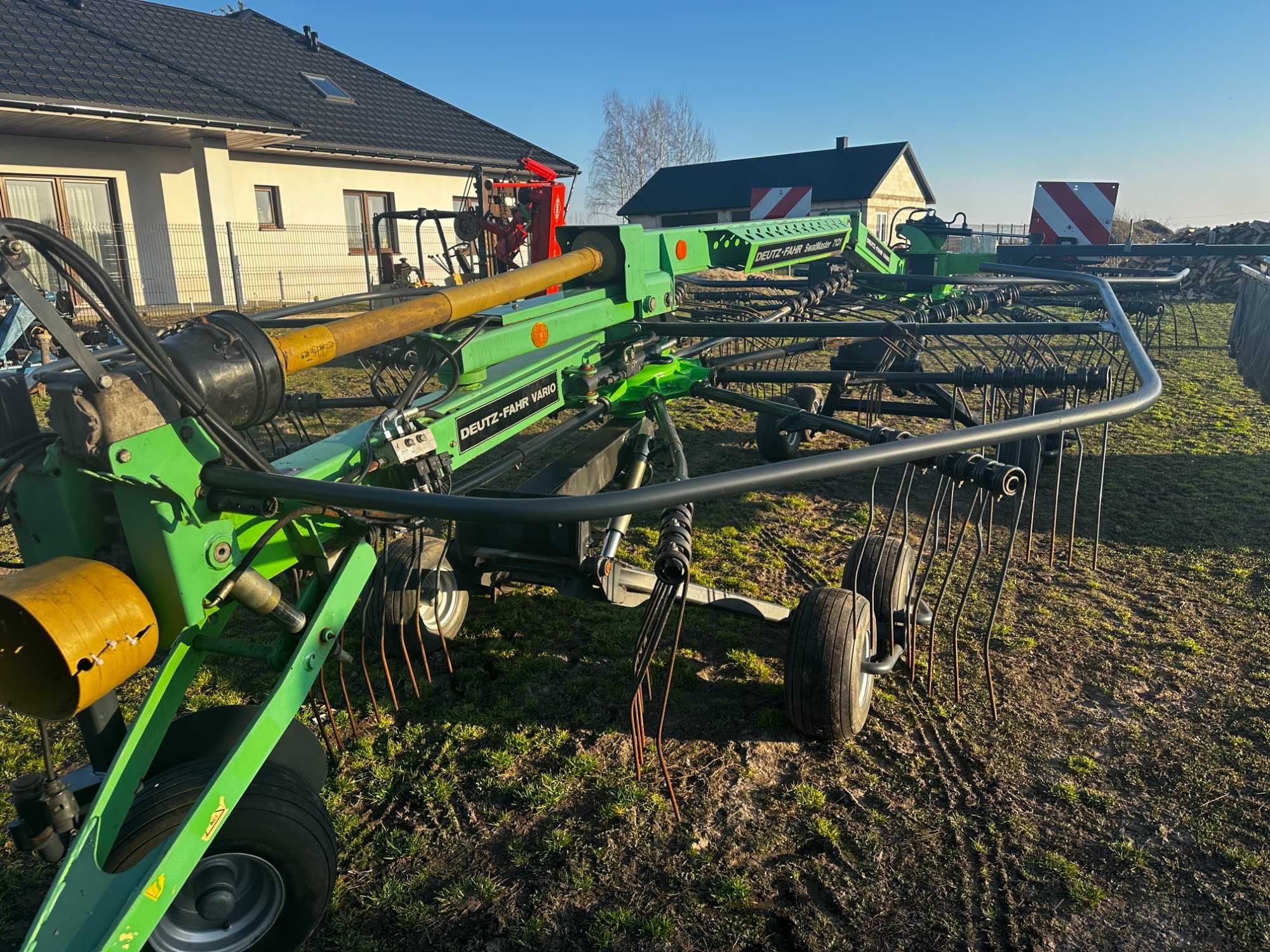 Zgrabiarka dwugwiazdowa boczna DEUTZ-FAHR VARIO SwatMaster 7131